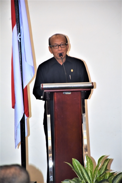 Ketua PTA Sultra memberikan Sambutan Dalam Acara Pembinaan dan Diskusi Hukum Pengadilan Agama se-Wilayah Pengadilan Tinggi Agama Sulawesi Tenggara